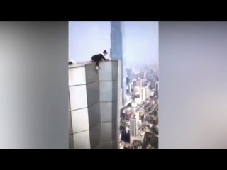 chinese roofer captured his death